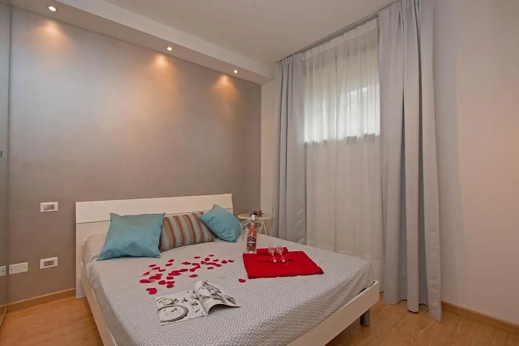 Aparthotel fior di loto Desenzano del Garda 0*,  Italia