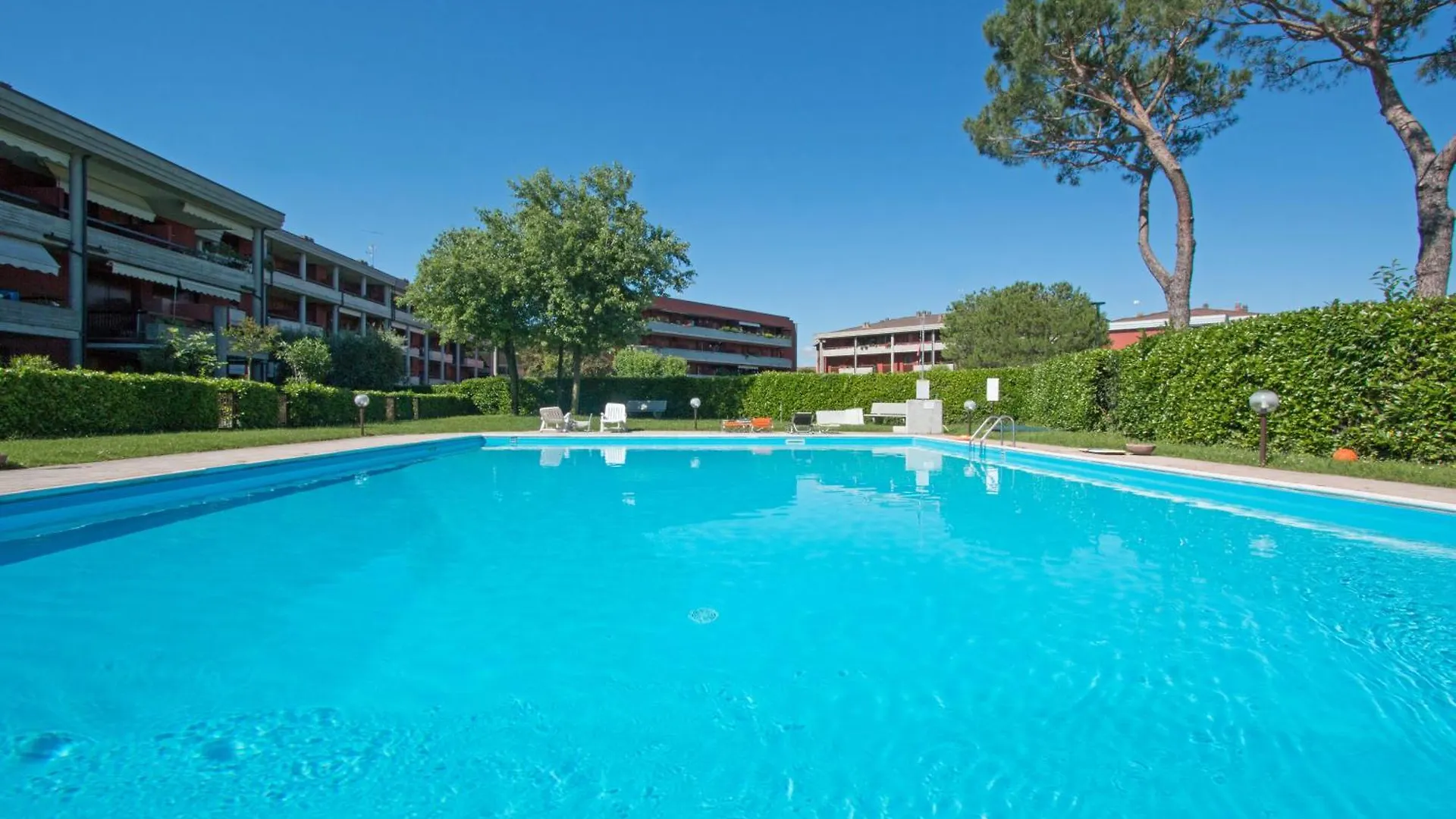 Fior Di Loto Aparthotel Desenzano del Garda